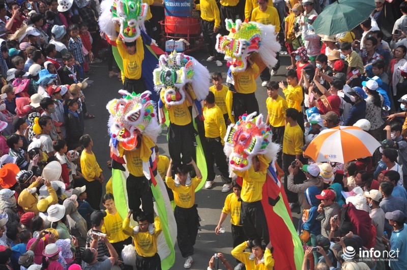 “Biển người” trong lễ rước kiệu Thiên Hậu Thánh Mẫu - ảnh 12