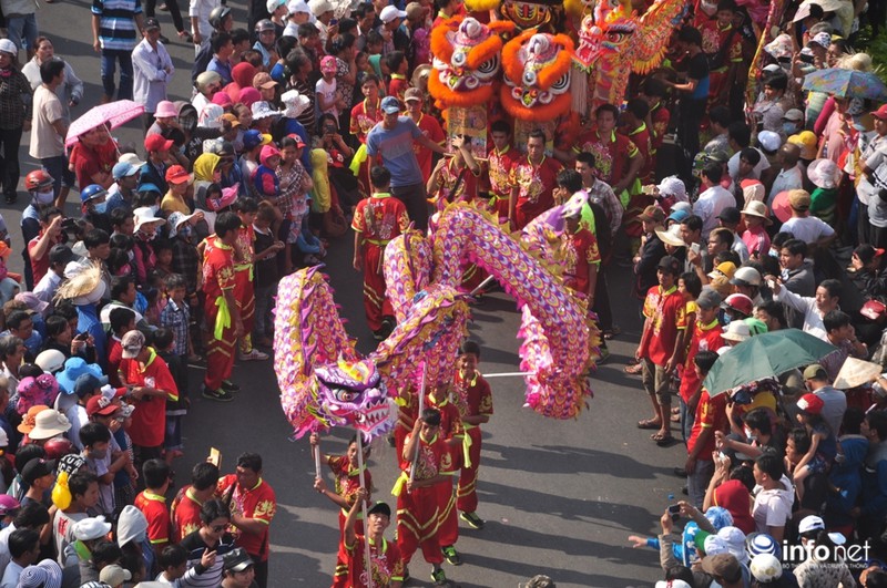 “Biển người” trong lễ rước kiệu Thiên Hậu Thánh Mẫu - ảnh 13