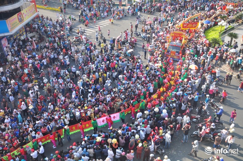 “Biển người” trong lễ rước kiệu Thiên Hậu Thánh Mẫu - ảnh 3