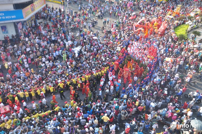 “Biển người” trong lễ rước kiệu Thiên Hậu Thánh Mẫu - ảnh 19