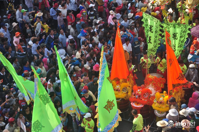 “Biển người” trong lễ rước kiệu Thiên Hậu Thánh Mẫu - ảnh 9