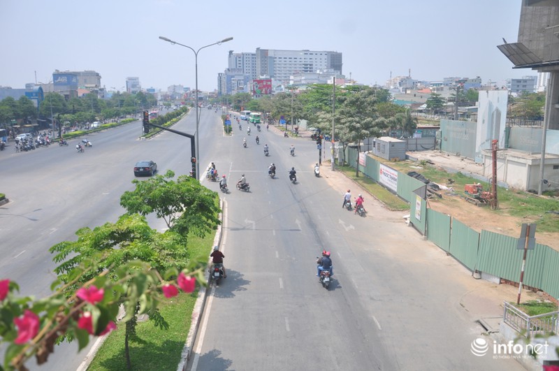 Người Sài Gòn bức bối trong nắng nóng đầu năm - ảnh 4