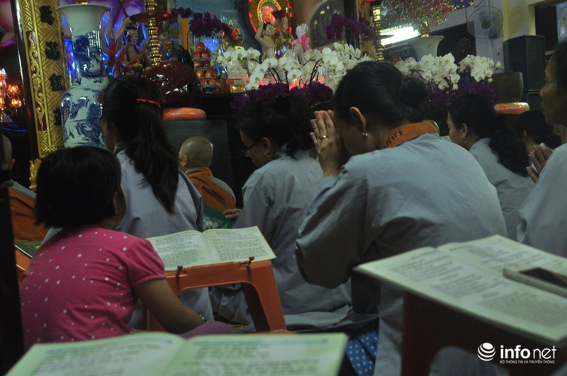 TP. HCM: Hoa đăng tuyệt đẹp trước thềm Lễ Phật Đản 2015 - ảnh 12