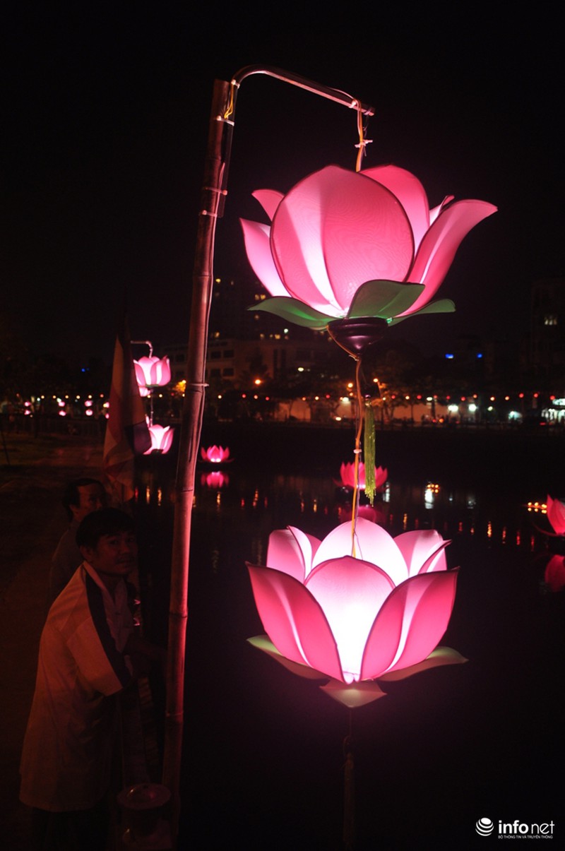 TP. HCM: Hoa đăng tuyệt đẹp trước thềm Lễ Phật Đản 2015 - ảnh 1