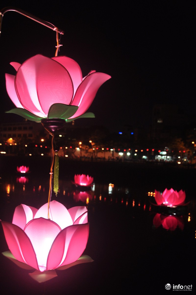 TP. HCM: Hoa đăng tuyệt đẹp trước thềm Lễ Phật Đản 2015 - ảnh 2