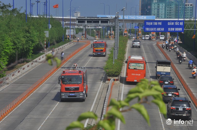 Hình ảnh hàng trăm người diễn tập chữa cháy, cứu nạn tại hầm sông Sài Gòn - ảnh 2
