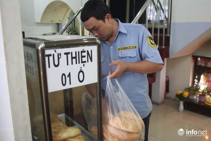 Ấm áp tình người Sài Gòn: Bánh mì “miễn phí-mỗi người một ổ” - ảnh 4