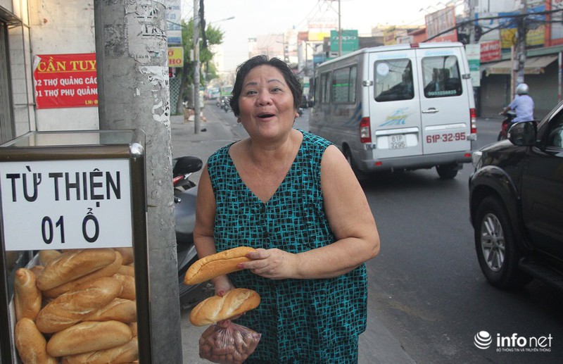 Ấm áp tình người Sài Gòn: Bánh mì “miễn phí-mỗi người một ổ” - ảnh 8