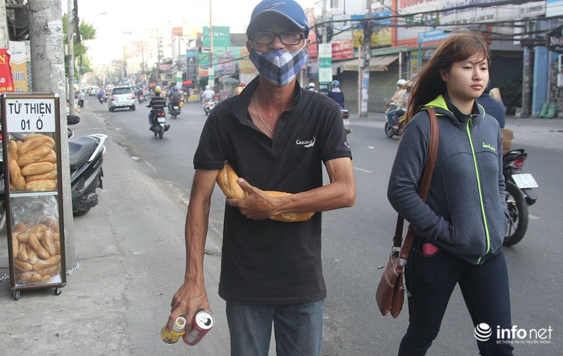 Ấm áp tình người Sài Gòn: Bánh mì “miễn phí-mỗi người một ổ” - ảnh 10