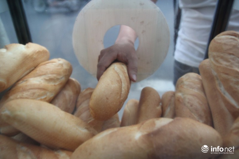 Ấm áp tình người Sài Gòn: Bánh mì “miễn phí-mỗi người một ổ” - ảnh 7