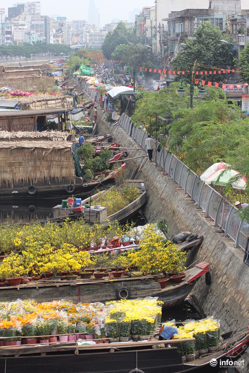 Người Sài Gòn sắm tết tại chợ hoa độc nhất vô nhị