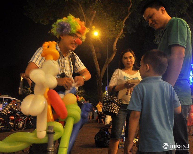 Đường phố Sài Gòn rực rỡ đón Tết Nguyên đán 2016 - ảnh 18