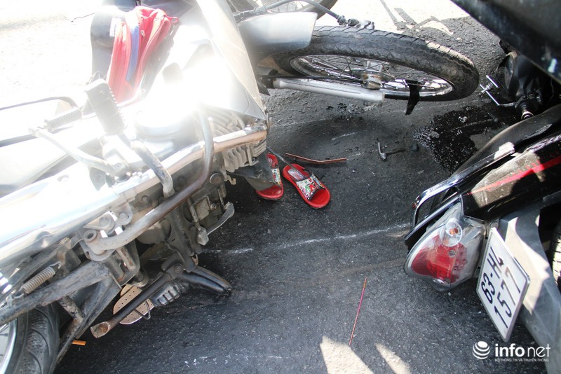 Hiện trường ngổn ngang vụ ô tô tải trên húc hàng loạt xe máy trên Quốc lộ - ảnh 5