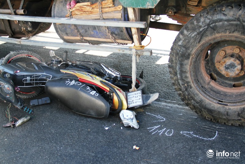 Hiện trường ngổn ngang vụ ô tô tải trên húc hàng loạt xe máy trên Quốc lộ - ảnh 7