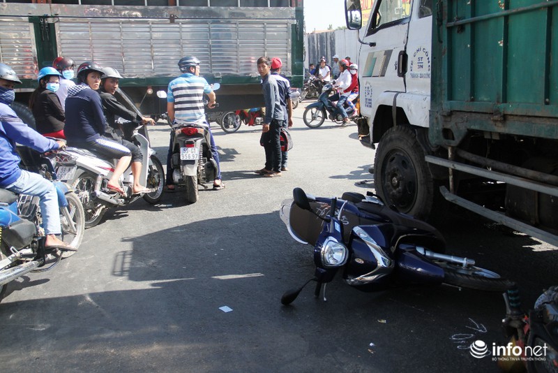 Hiện trường ngổn ngang vụ ô tô tải trên húc hàng loạt xe máy trên Quốc lộ - ảnh 8