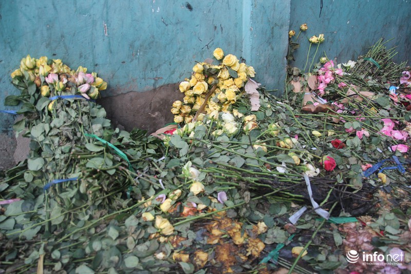 Hậu 8/3, hàng tấn hoa hồng thành rác ở chợ hoa lớn nhất Sài Gòn - ảnh 2