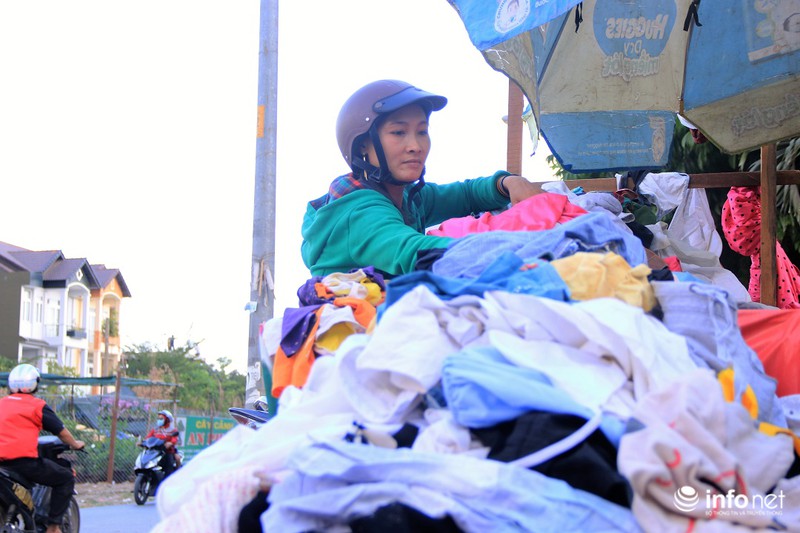 “Quầy quần áo từ thiện” tại Sài Gòn: “Chuyện này nhỏ như hạt cát, có gì đâu mà” - ảnh 4