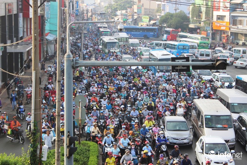 2 vụ tai nạn trên 2 cây cầu, Xa lộ Hà Nội kẹt cứng - ảnh 5