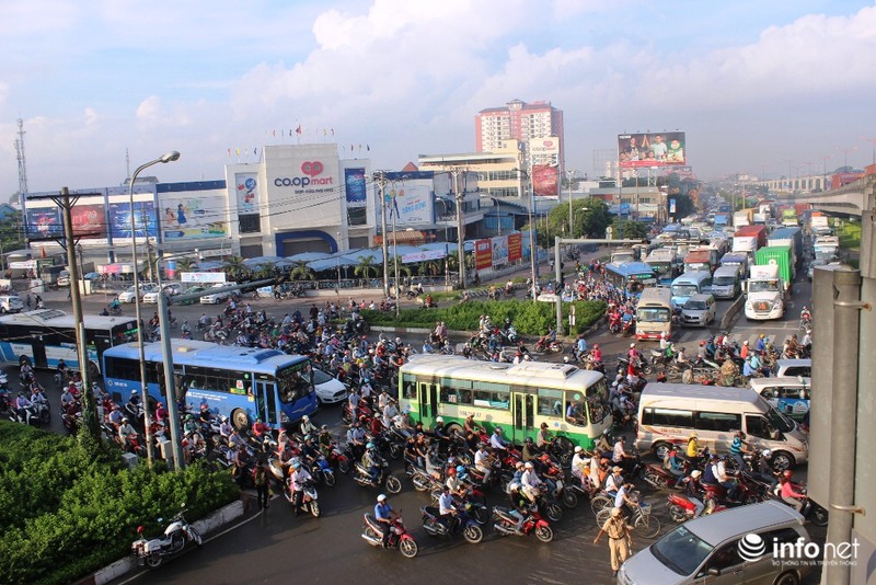 2 vụ tai nạn trên 2 cây cầu, Xa lộ Hà Nội kẹt cứng - ảnh 6