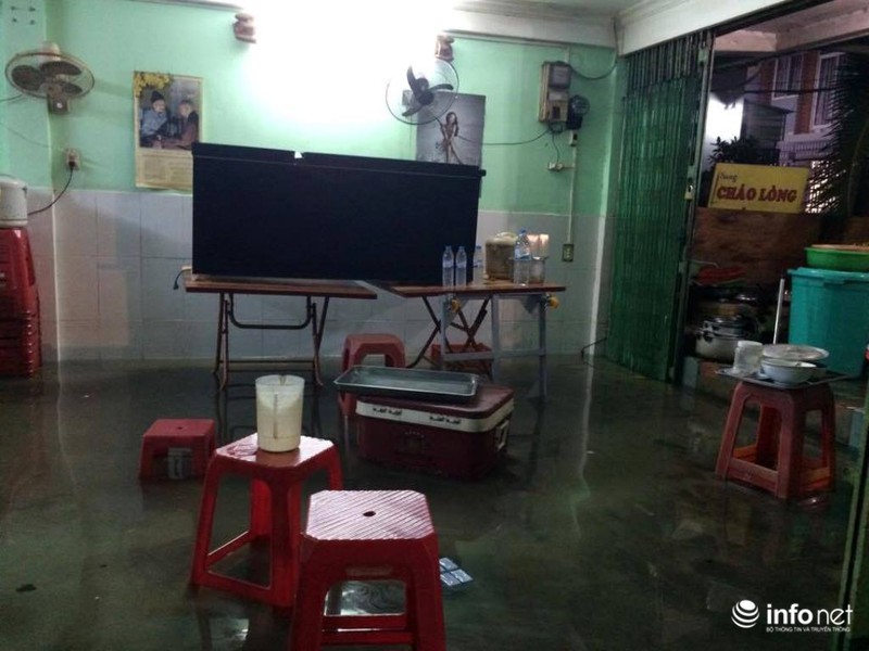TP.HCM: “Đại hồng thủy” khiến người dân trắng đêm tát nước cứu tài sản - ảnh 10
