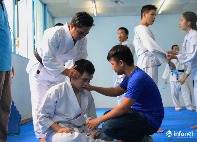 Lớp học võ miễn phí cho bạn trẻ khuyết tật và tự kỷ ở Sài Gòn - ảnh 4