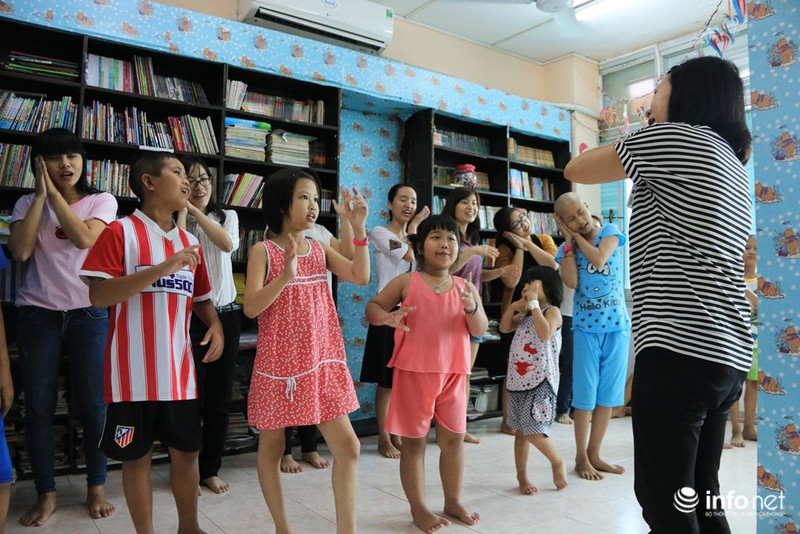 Lớp học đặc biệt của những bệnh nhi ung thư tại bệnh viện Ung Bướu TP.HCM - ảnh 11
