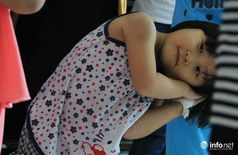 Lớp học đặc biệt của những bệnh nhi ung thư tại bệnh viện Ung Bướu TP.HCM - ảnh 13