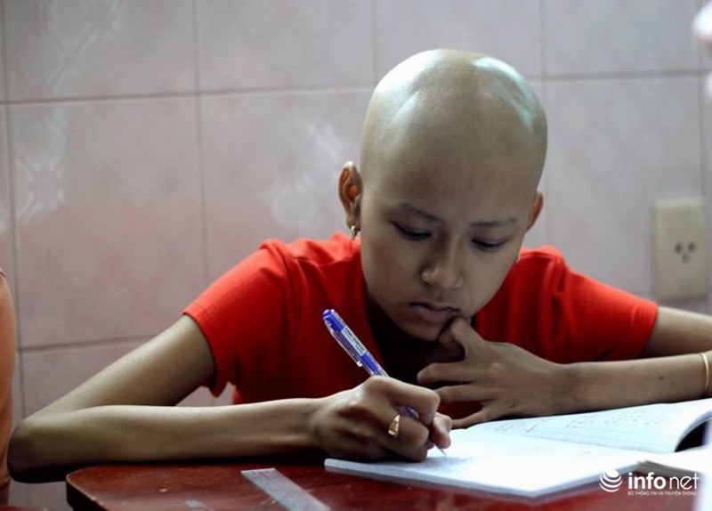 Lớp học đặc biệt của những bệnh nhi ung thư tại bệnh viện Ung Bướu TP.HCM - ảnh 5