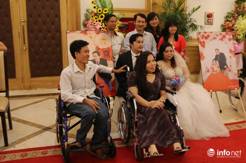 Xúc động nghẹn ngào lễ cưới tập thể của 60 cặp đôi khuyết tật - ảnh 11