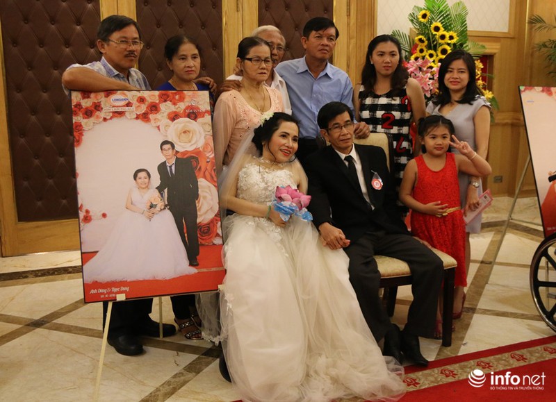 Xúc động nghẹn ngào lễ cưới tập thể của 60 cặp đôi khuyết tật - ảnh 13