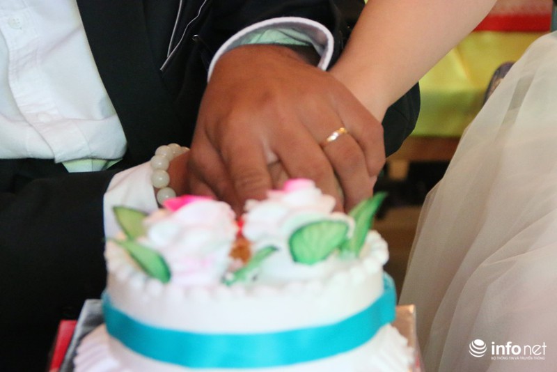 Xúc động nghẹn ngào lễ cưới tập thể của 60 cặp đôi khuyết tật - ảnh 16