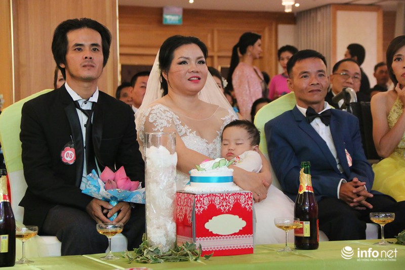 Xúc động nghẹn ngào lễ cưới tập thể của 60 cặp đôi khuyết tật - ảnh 3