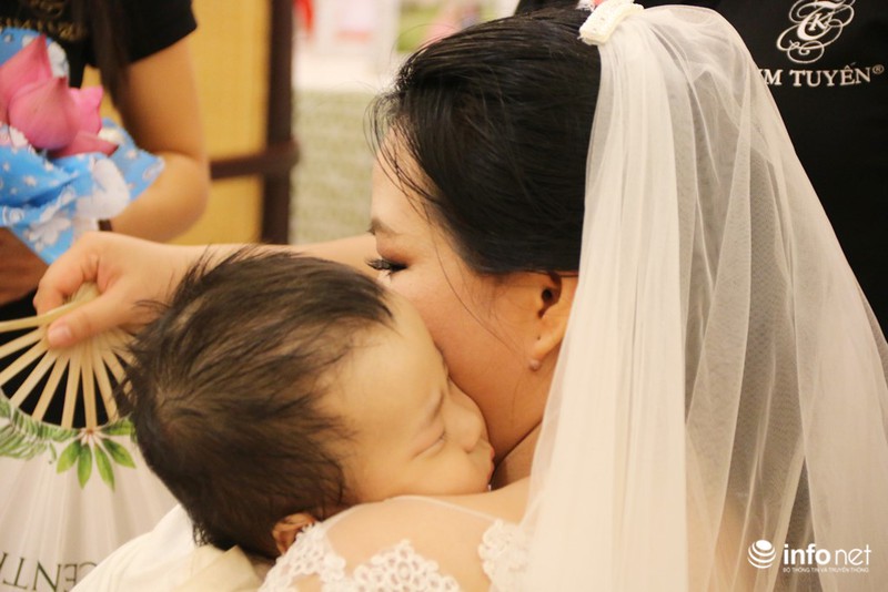 Xúc động nghẹn ngào lễ cưới tập thể của 60 cặp đôi khuyết tật - ảnh 4