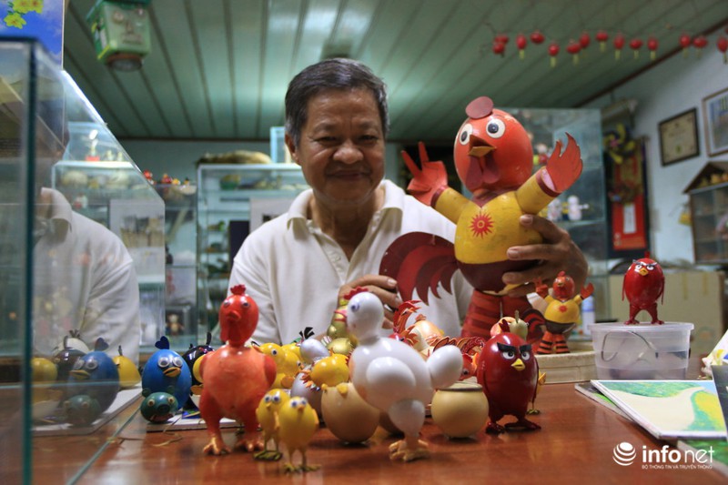 Gặp kỷ lục gia làm 70 con gà bằng vỏ trứng chào đón xuân Đinh Dậu 2017 - ảnh 1