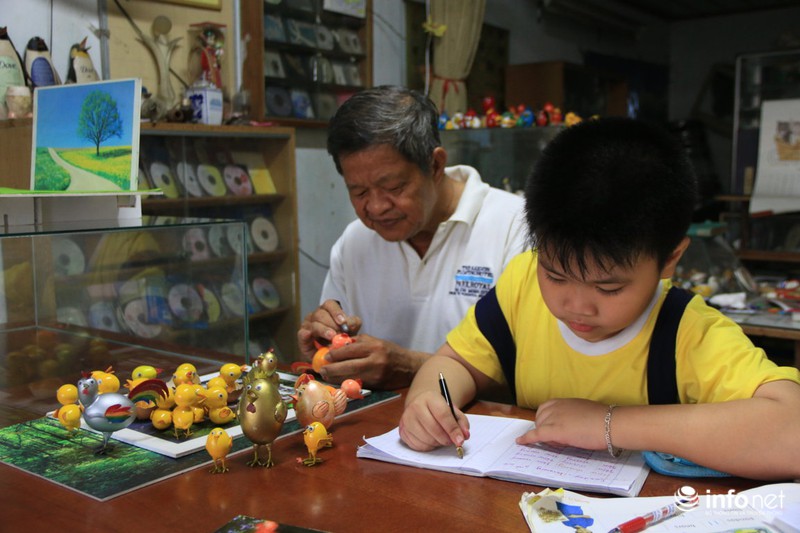 Gặp kỷ lục gia làm 70 con gà bằng vỏ trứng chào đón xuân Đinh Dậu 2017 - ảnh 2