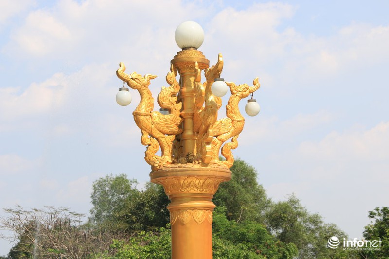 Đầu năm tham quan ngôi chùa