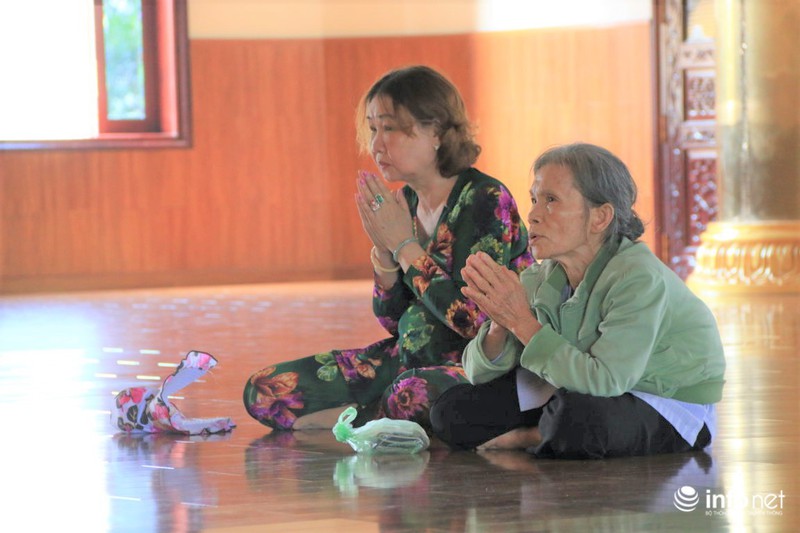 Đầu năm tham quan ngôi chùa