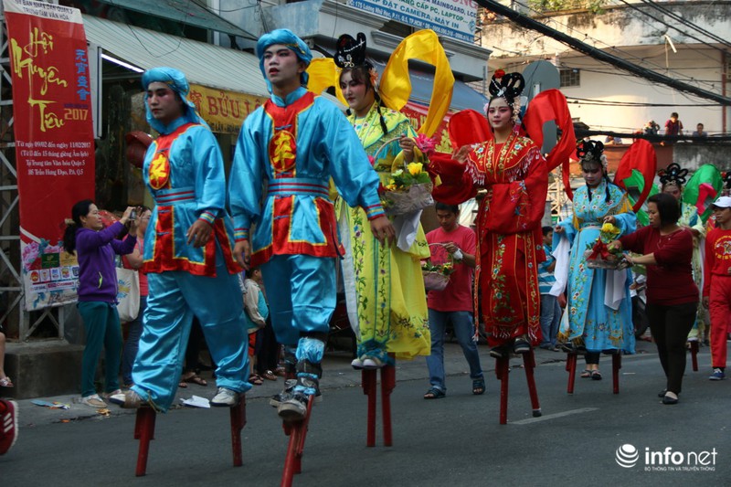 TP.HCM: Độc đáo lễ hội đường phố mừng Tết Nguyên tiêu của người Hoa - ảnh 8