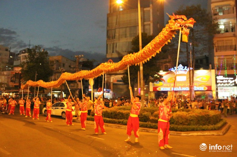 TP.HCM: Độc đáo lễ hội đường phố mừng Tết Nguyên tiêu của người Hoa - ảnh 9