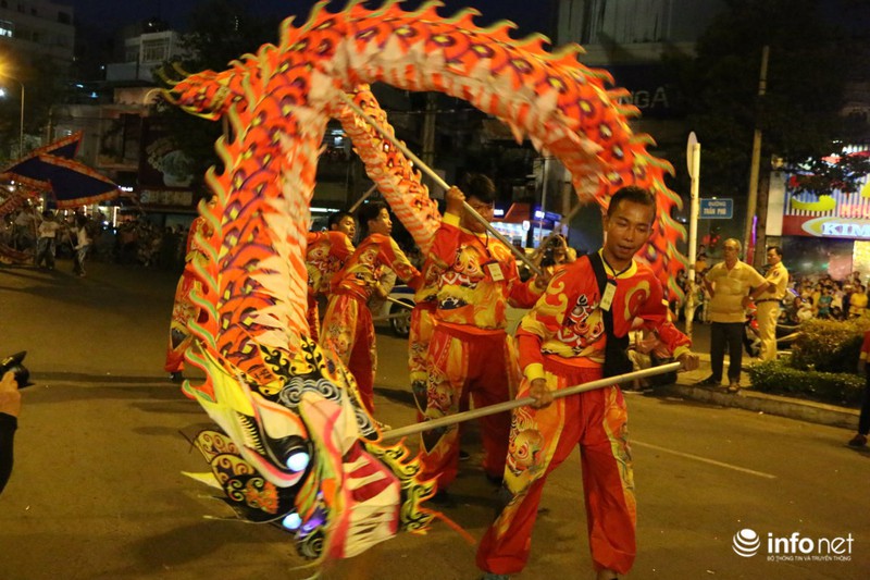 TP.HCM: Độc đáo lễ hội đường phố mừng Tết Nguyên tiêu của người Hoa - ảnh 10