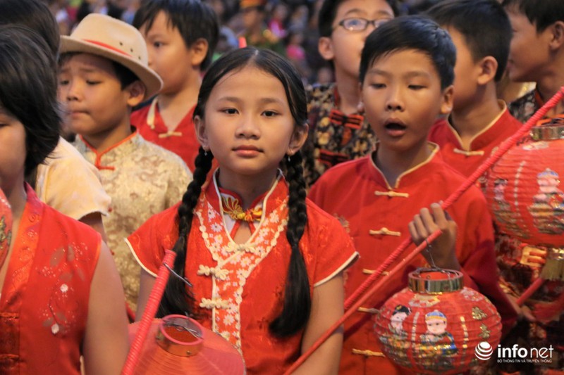 TP.HCM: Độc đáo lễ hội đường phố mừng Tết Nguyên tiêu của người Hoa - ảnh 13