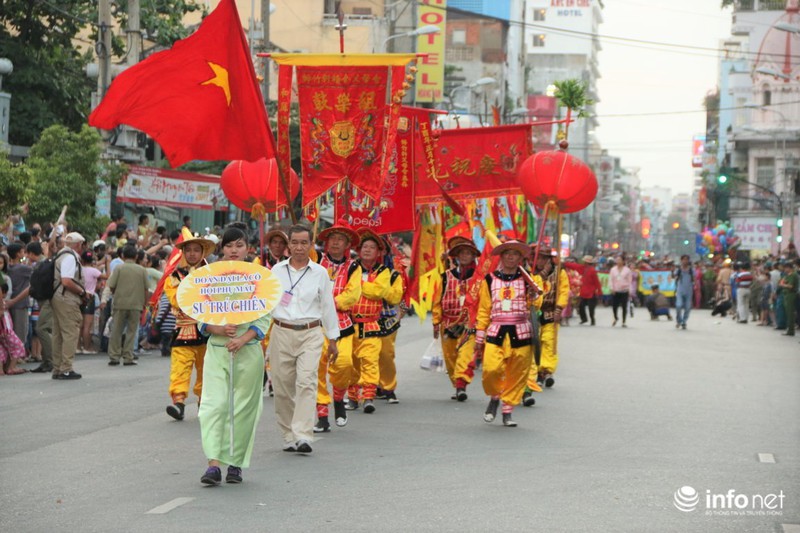 TP.HCM: Độc đáo lễ hội đường phố mừng Tết Nguyên tiêu của người Hoa - ảnh 1
