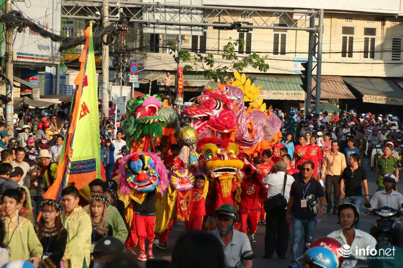 TP.HCM: Độc đáo lễ hội đường phố mừng Tết Nguyên tiêu của người Hoa - ảnh 2