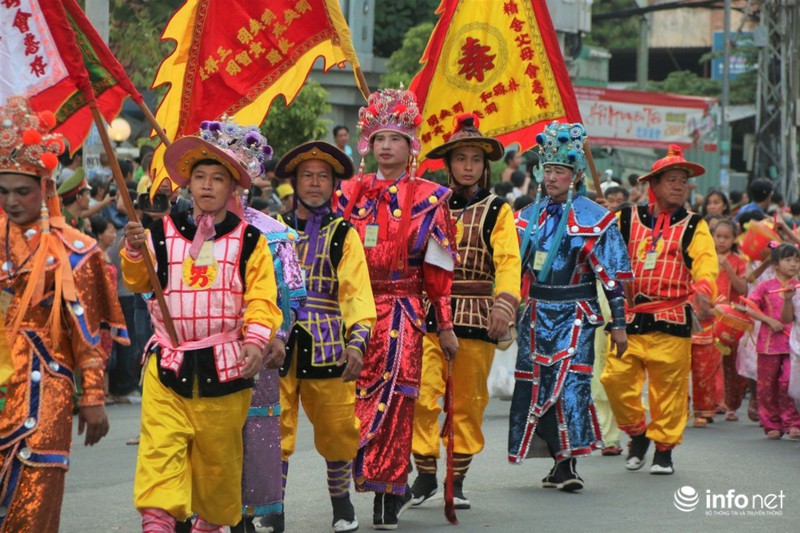 TP.HCM: Độc đáo lễ hội đường phố mừng Tết Nguyên tiêu của người Hoa - ảnh 4