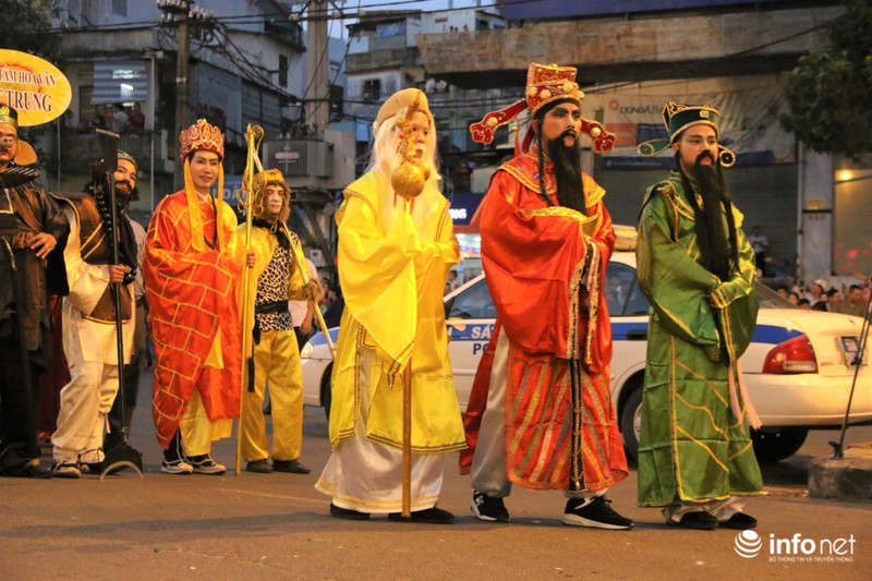 TP.HCM: Độc đáo lễ hội đường phố mừng Tết Nguyên tiêu của người Hoa - ảnh 5