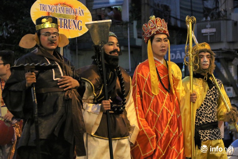 TP.HCM: Độc đáo lễ hội đường phố mừng Tết Nguyên tiêu của người Hoa - ảnh 7