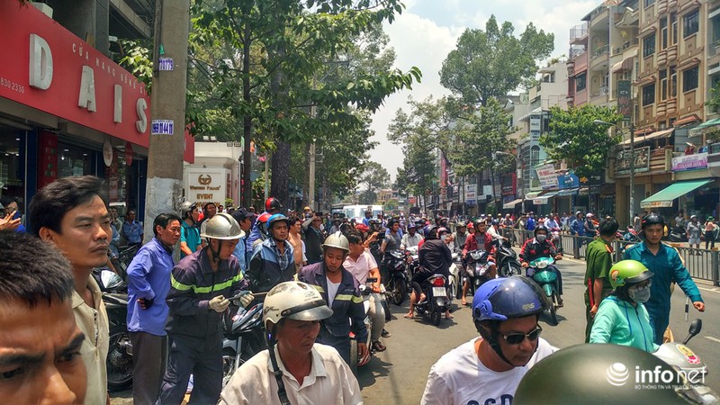 Cháy lớn Q.10, nhiều tài sản trong salon làm tóc bị thiêu rụi - ảnh 4