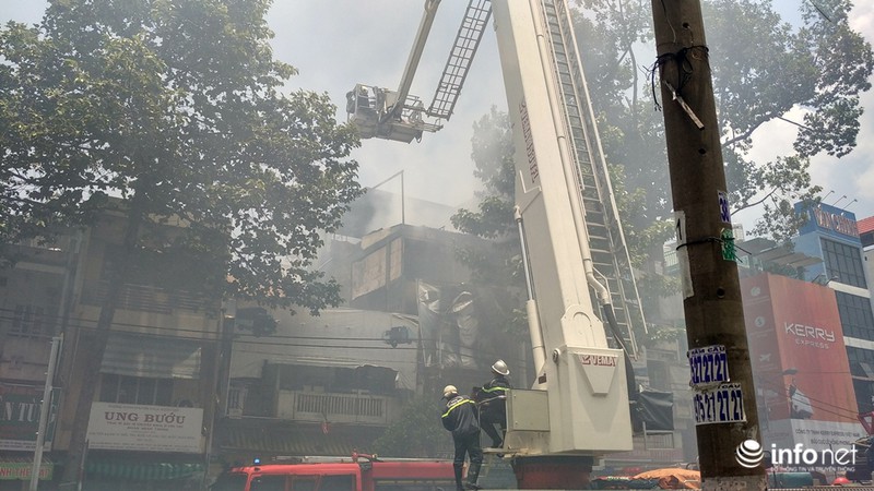 Cháy lớn Q.10, nhiều tài sản trong salon làm tóc bị thiêu rụi - ảnh 6