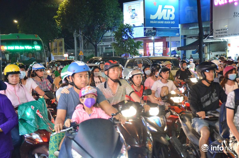 Va chạm với xe khách trong mưa lớn, 1 học sinh tử vong - ảnh 4