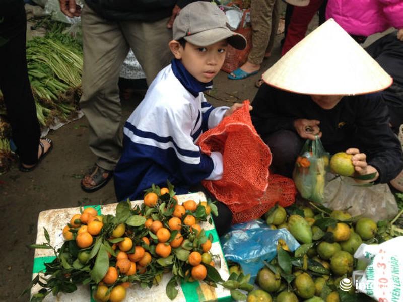 Rộn ràng phiên chợ quê ngày Tết - ảnh 13